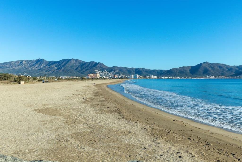 V020 - Puerto Primero إمبوريابرافا المظهر الخارجي الصورة